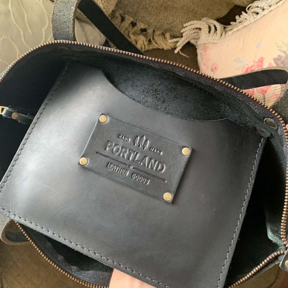 Chic Black Leather Tote Bag - Picture 5 of 10